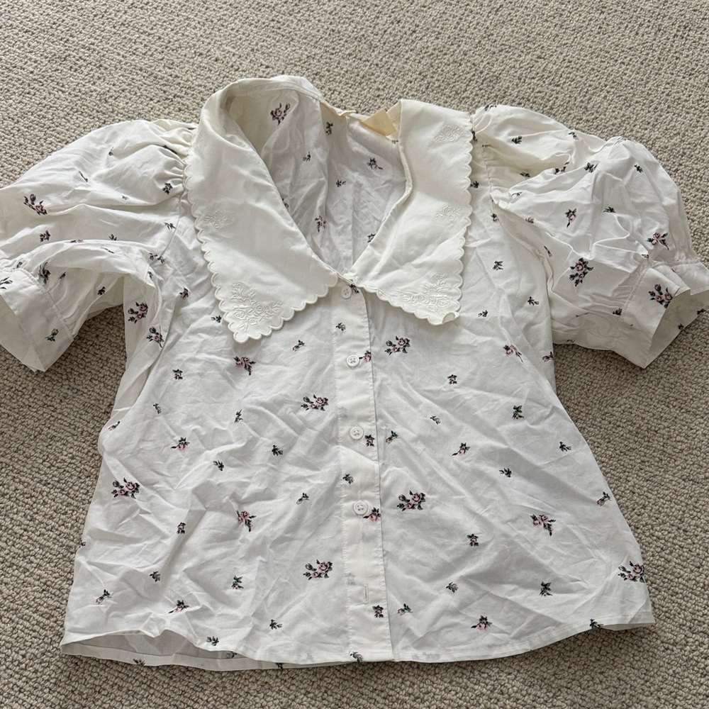 Levi’s Puff Sleeve Top